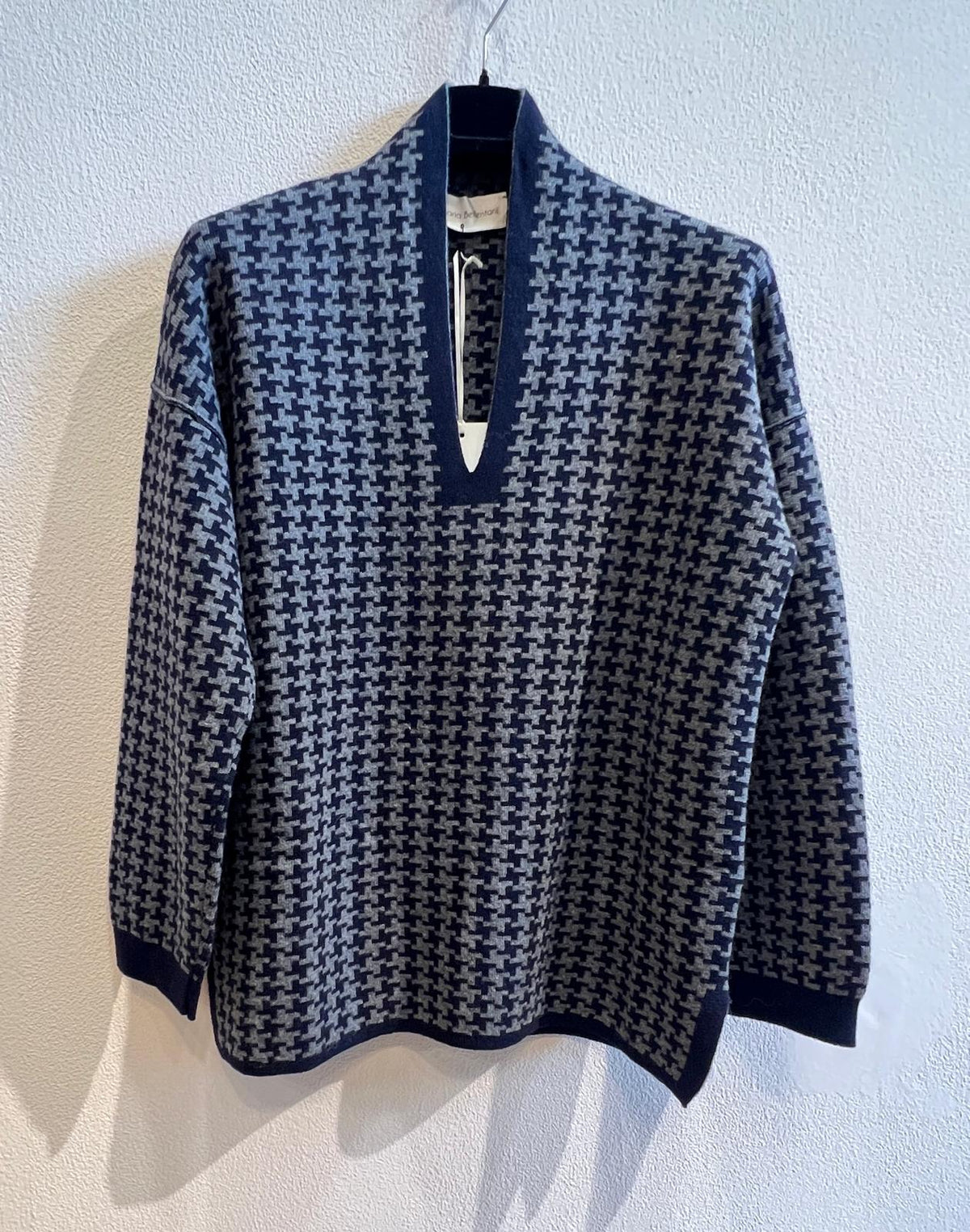 Camisola decote em bico - Maria Bellentani
